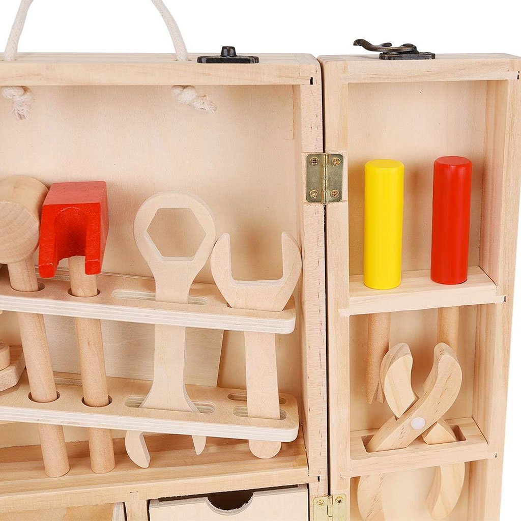 Attrezzi Giocattolo In Legno.jpg